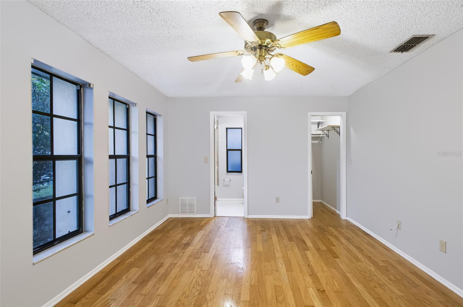 3030 CYPRESS GREEN DR — photo 3