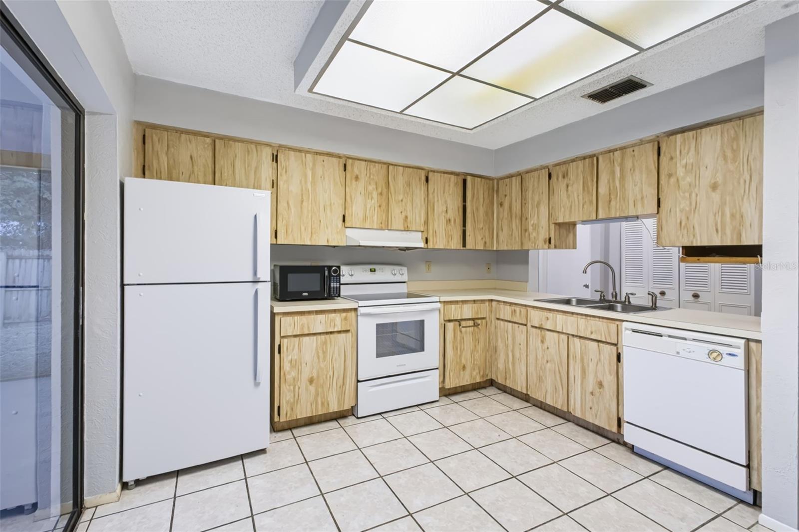 3030 CYPRESS GREEN DR — photo 13