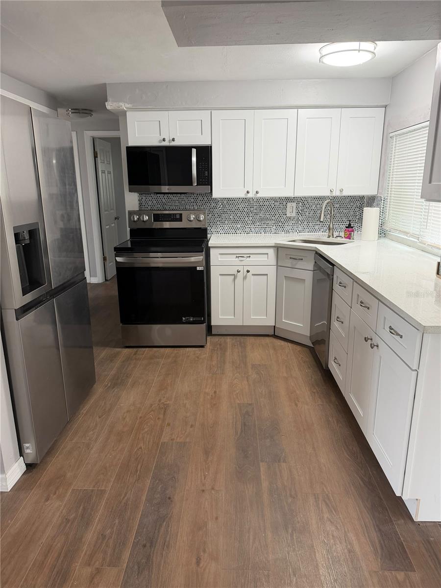4104 PINEFIELD AVE — photo 3