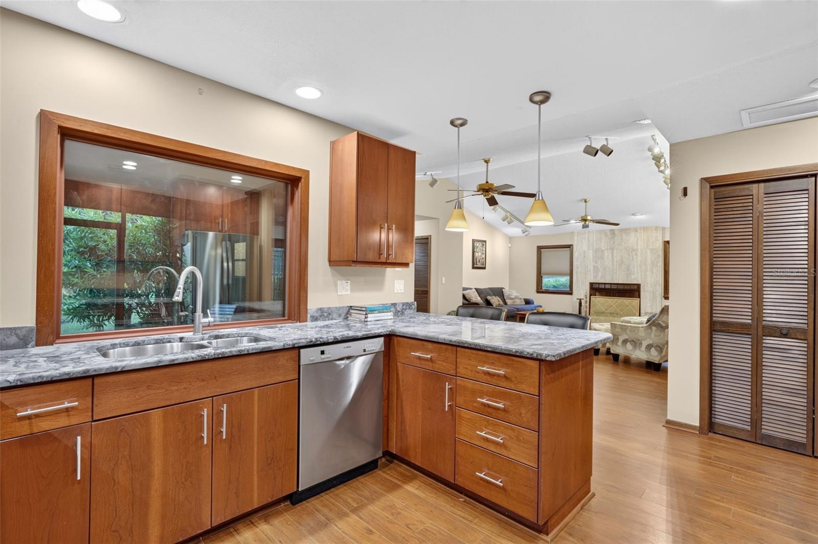 3300 MEADOW VIEW LN — photo 15