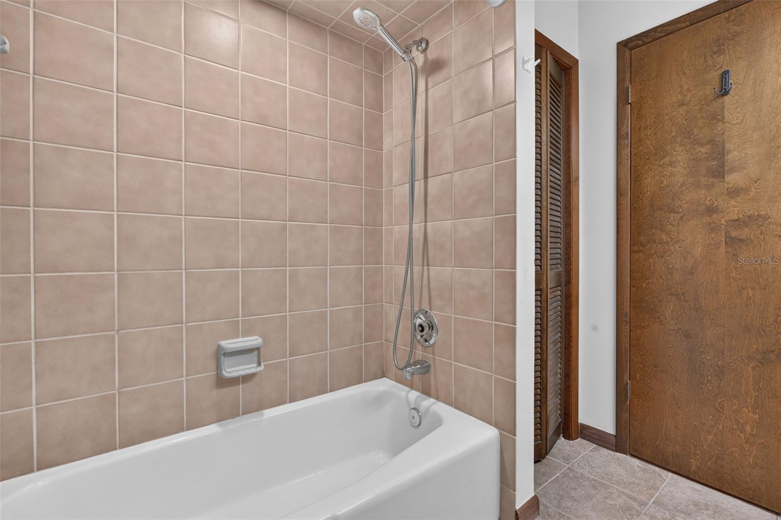 3300 MEADOW VIEW LN — photo 29