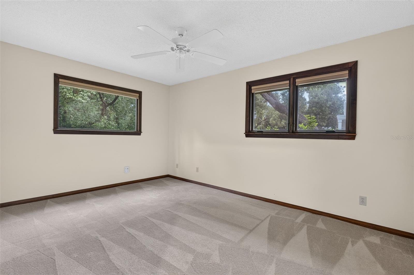 3300 MEADOW VIEW LN — photo 30