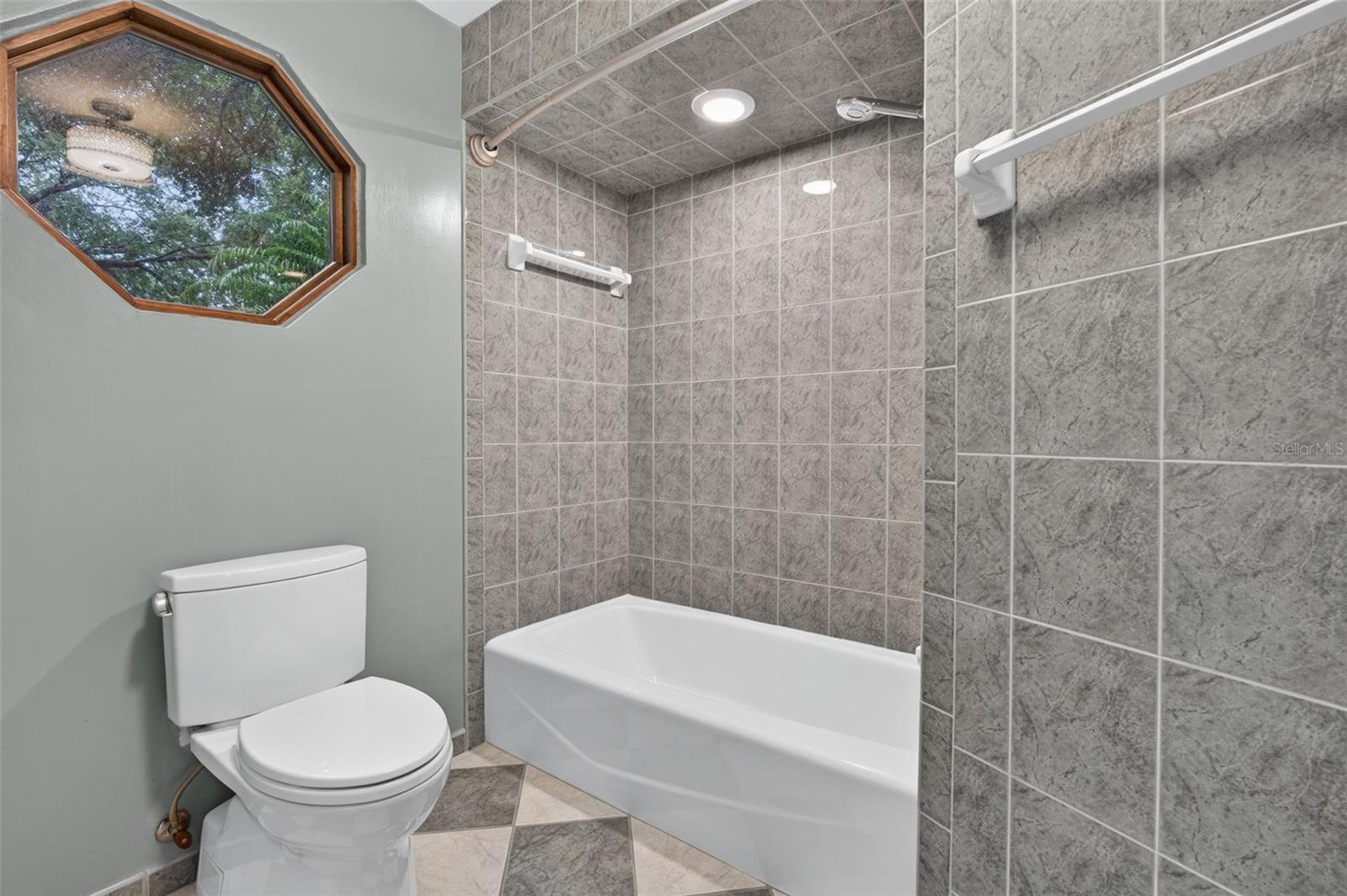 3300 MEADOW VIEW LN — photo 25