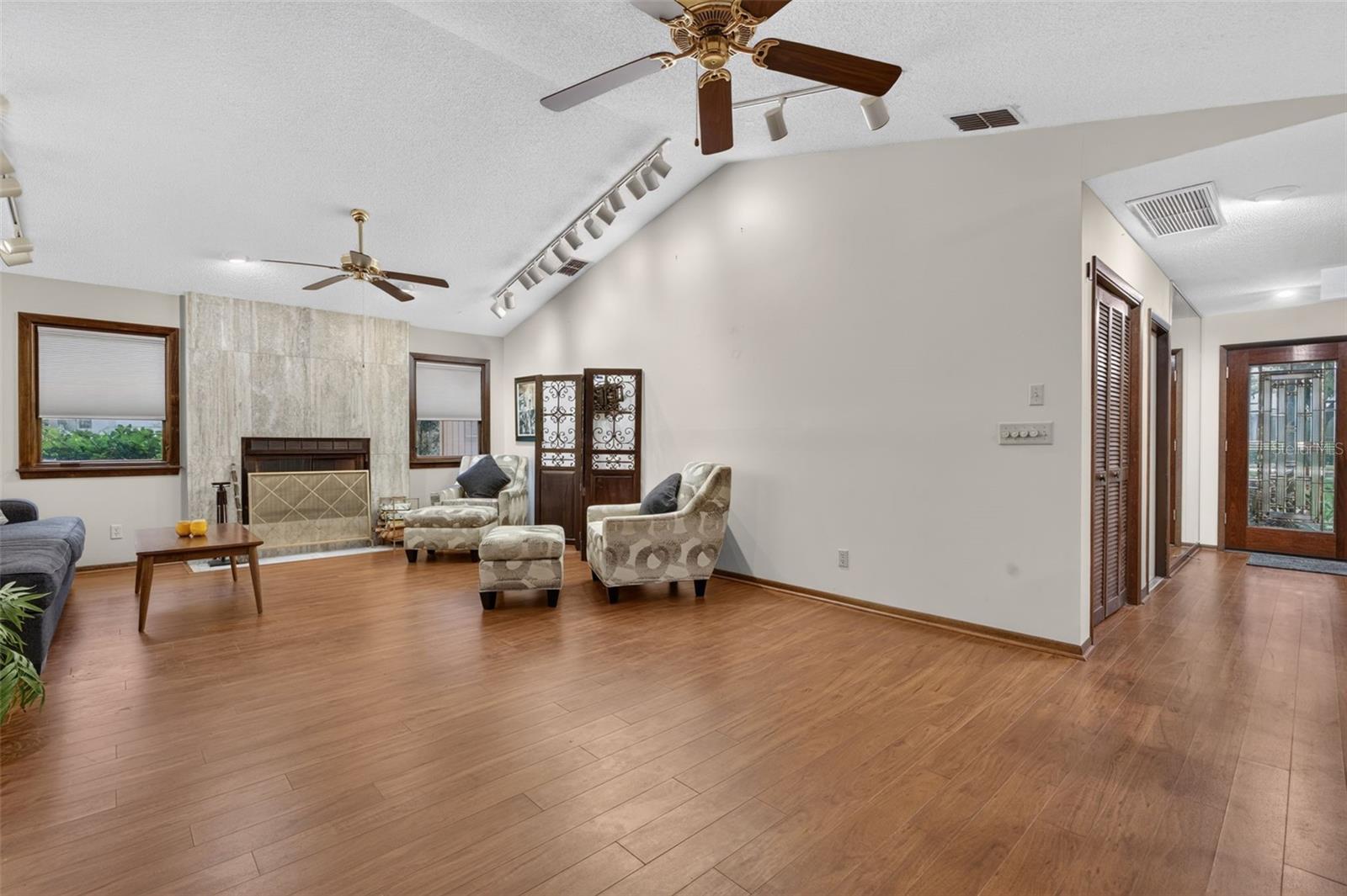 3300 MEADOW VIEW LN — photo 6