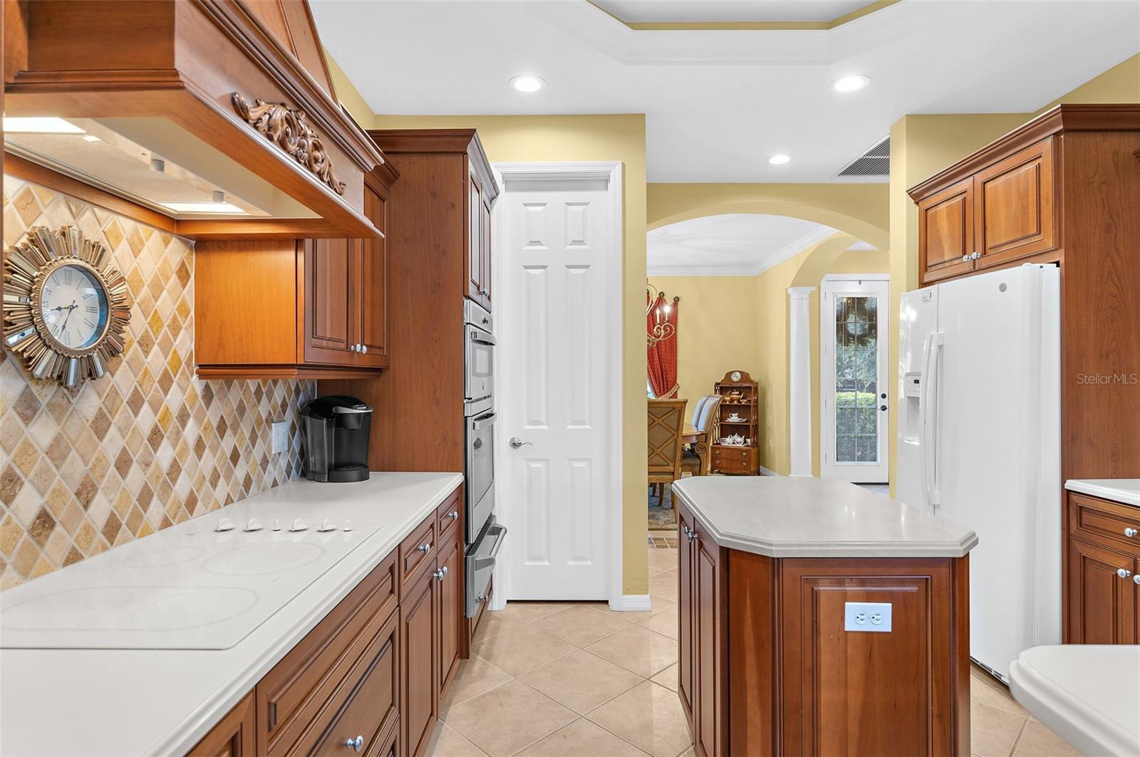 2524 JEFFERSON CIR — photo 9