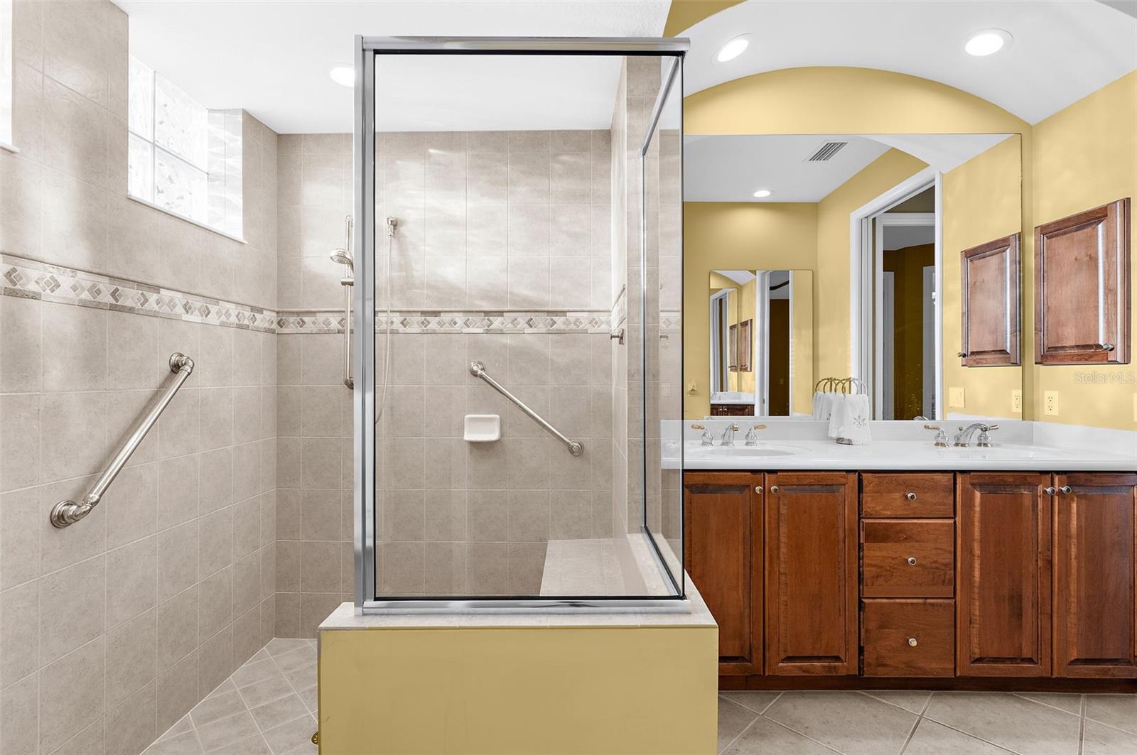 2524 JEFFERSON CIR — photo 18