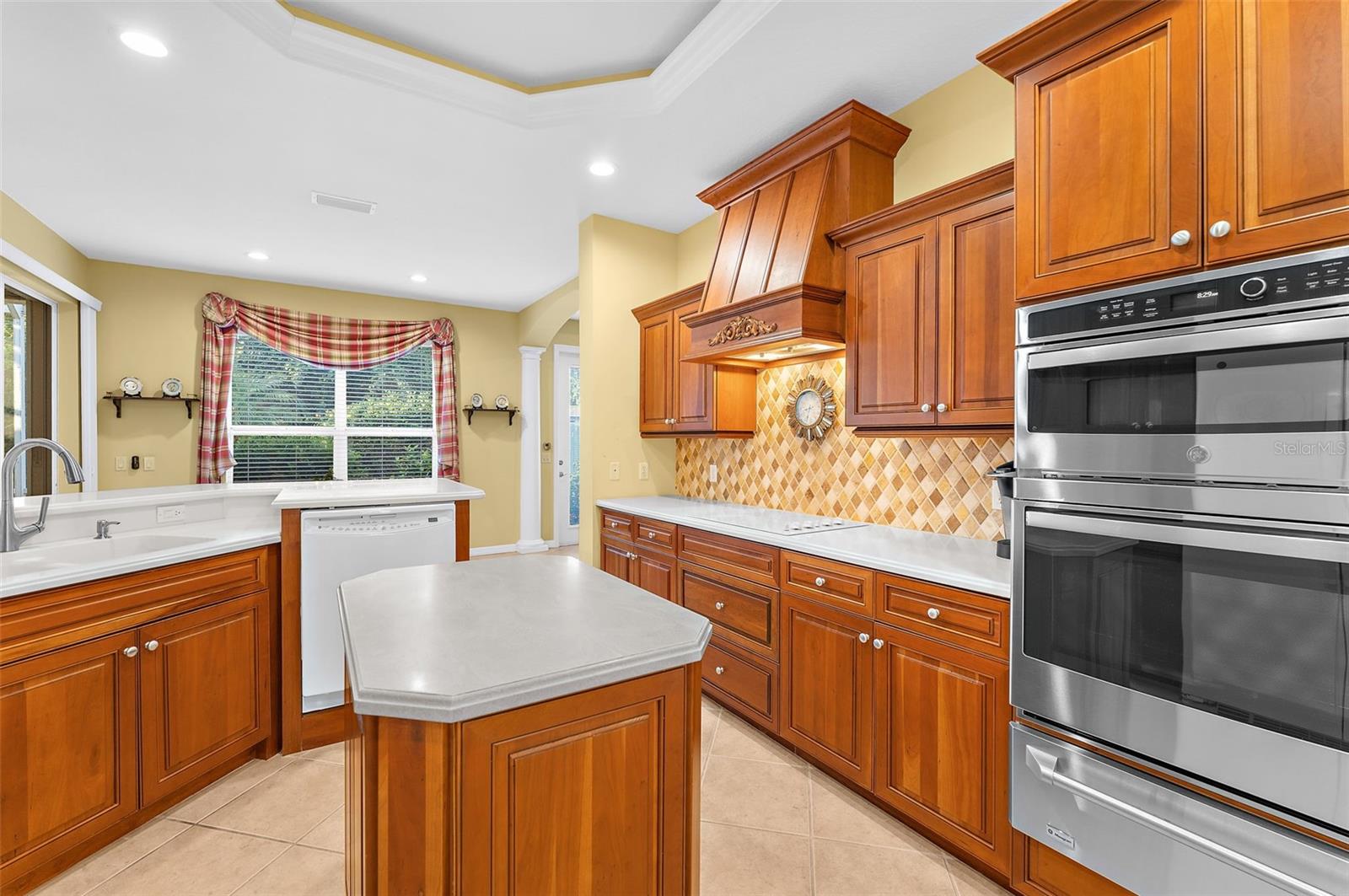 2524 JEFFERSON CIR — photo 11