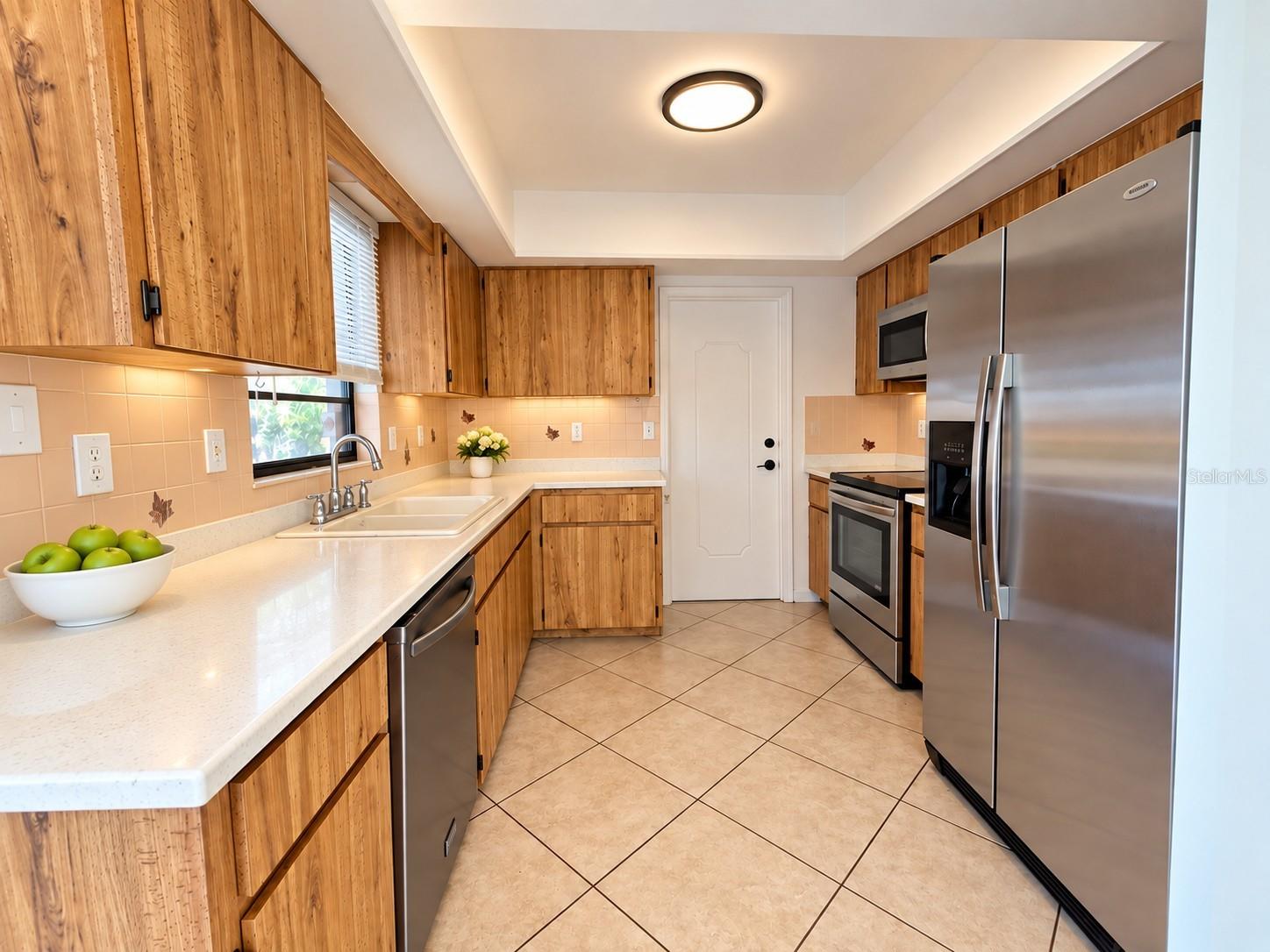 1064 DEER HOLLOW BLVD — photo 8