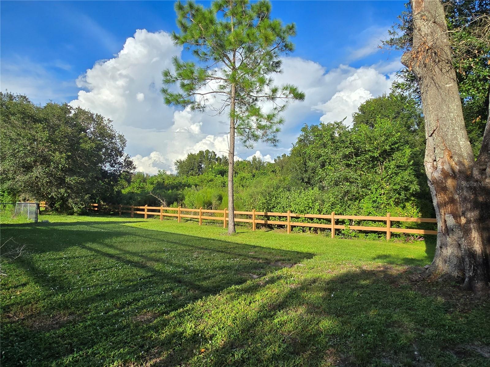 1064 DEER HOLLOW BLVD — photo 23