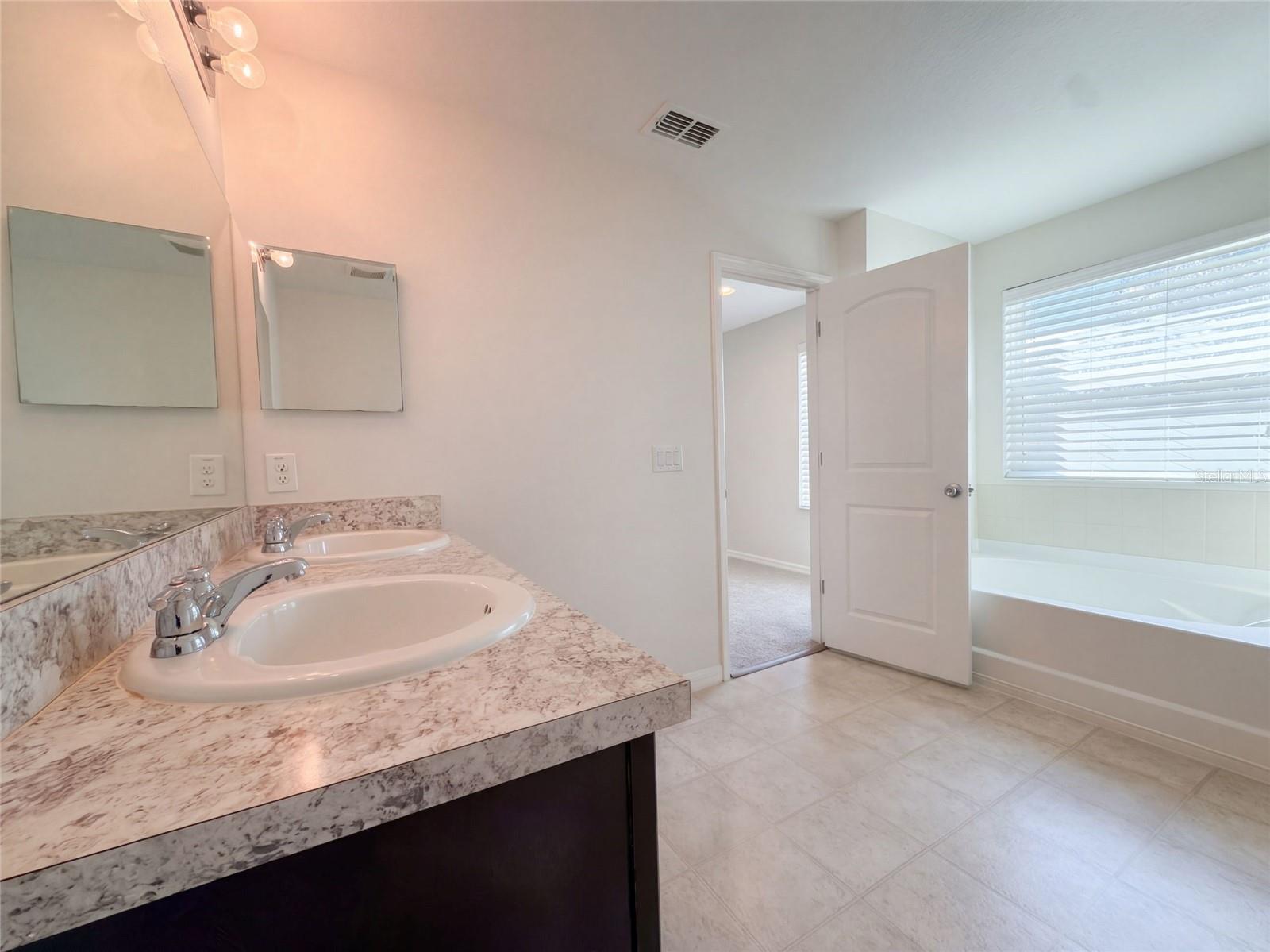 7607 TANGLE RUSH DR — photo 22