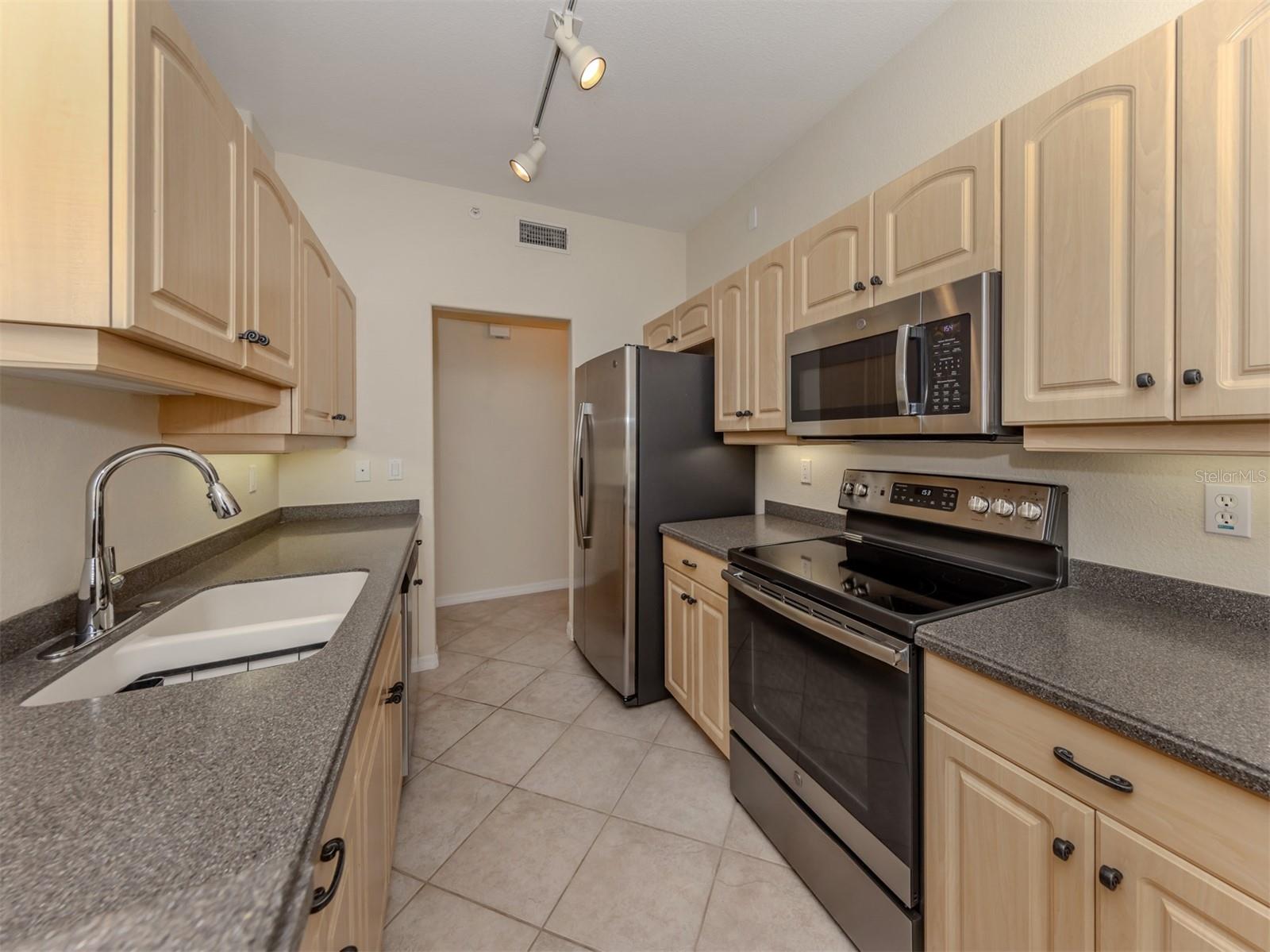 940 COOPER ST #202 — photo 16