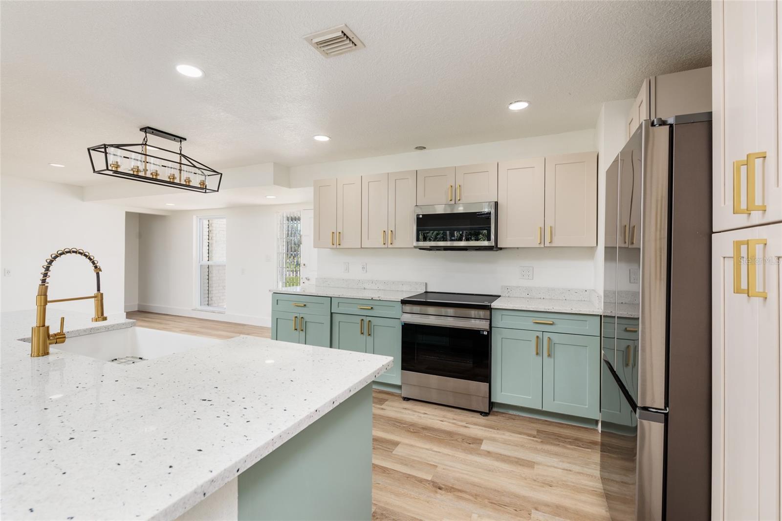 3960 13TH WAY NE — photo 8