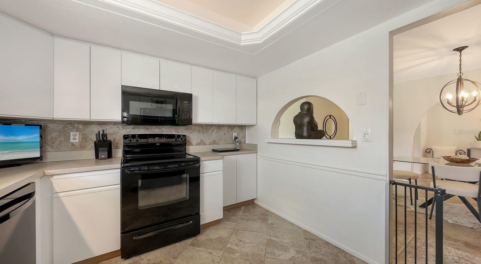 6717 ROXBURY DR — photo 10