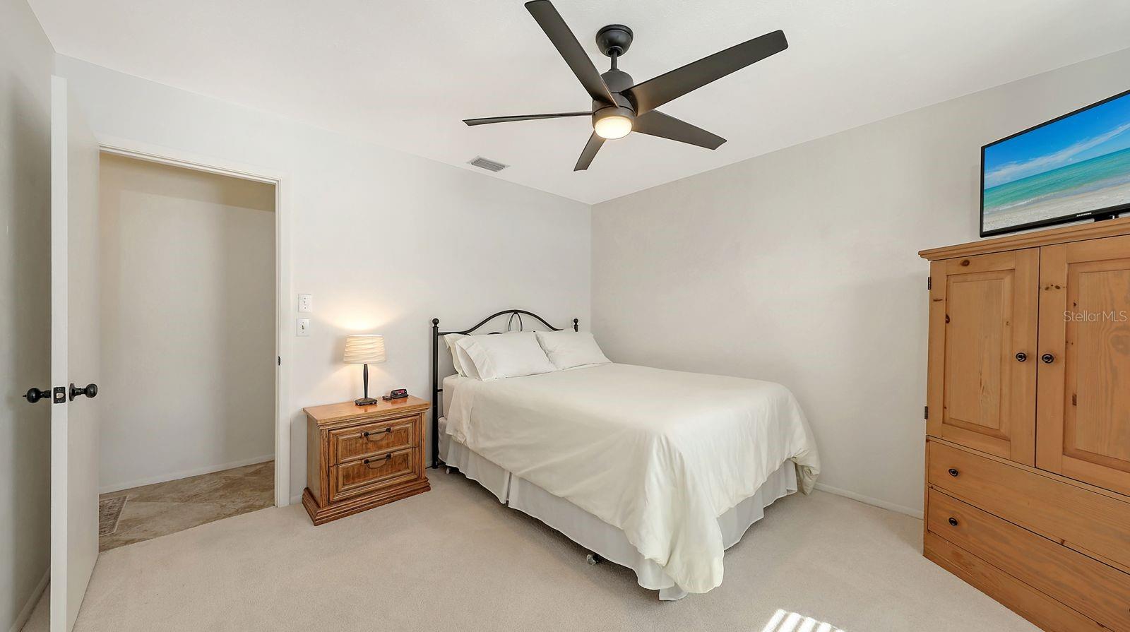 6717 ROXBURY DR — photo 31