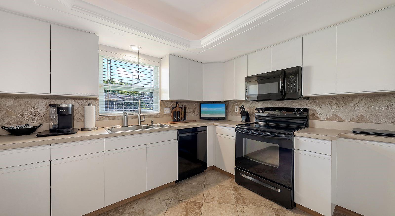 6717 ROXBURY DR — photo 9