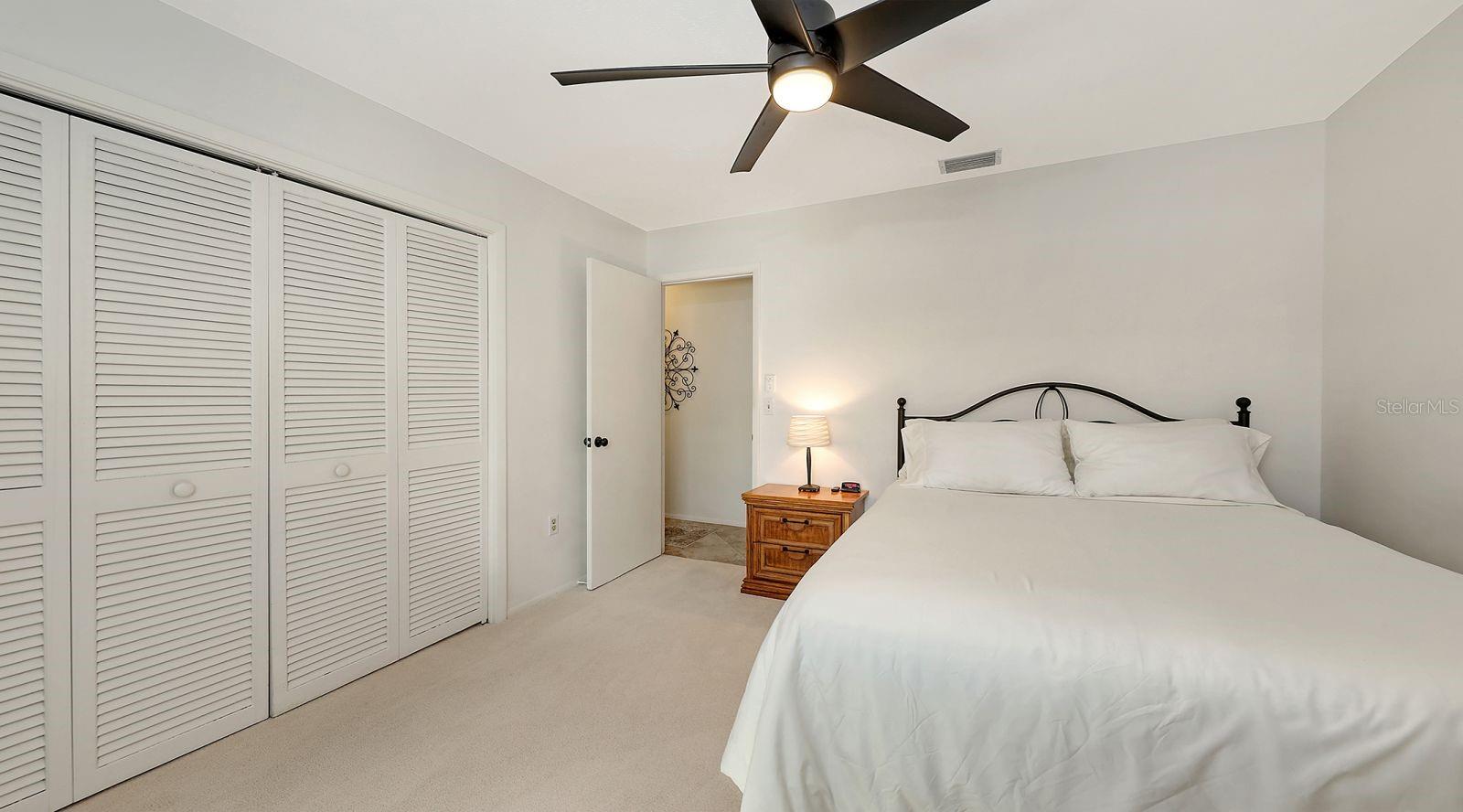 6717 ROXBURY DR — photo 32