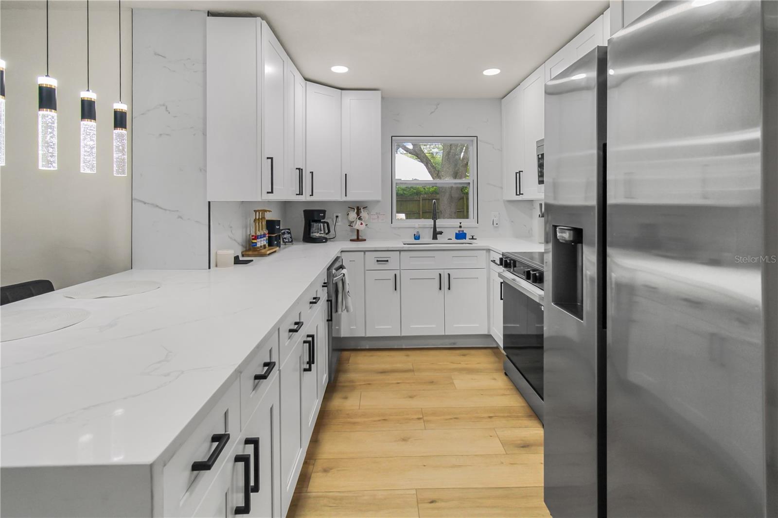 3050 MEADOW LAKE AVE — photo 4