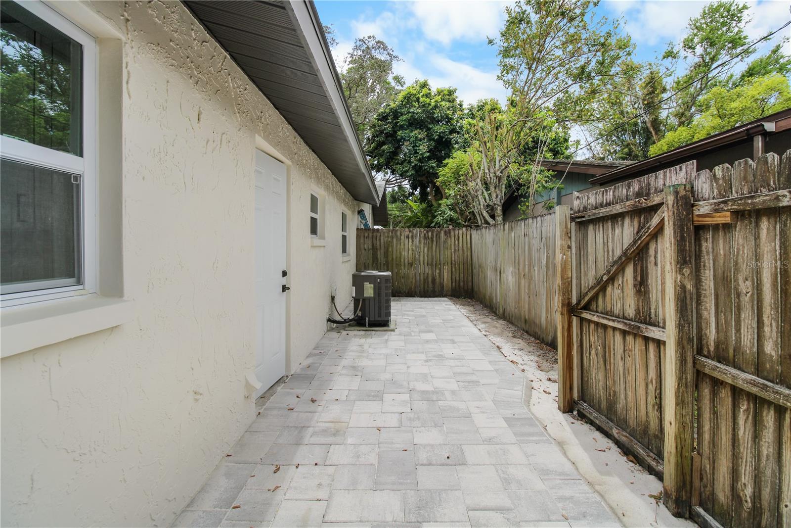 3050 MEADOW LAKE AVE — photo 36