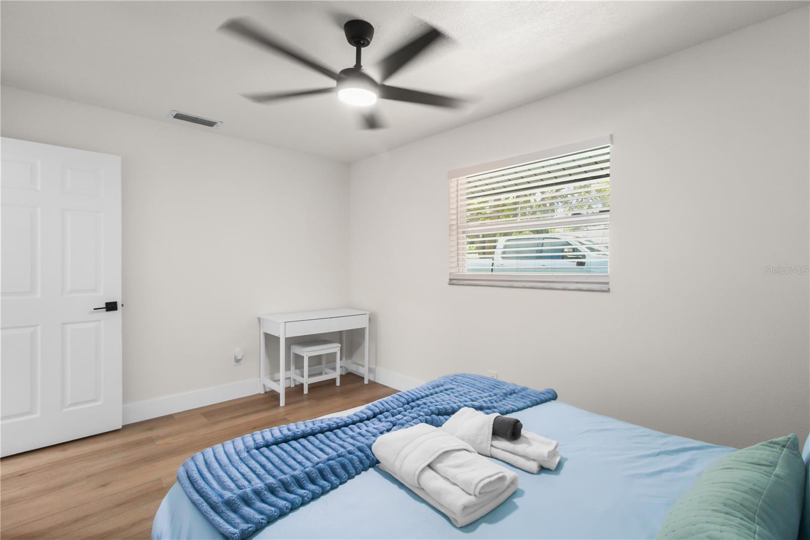 3050 MEADOW LAKE AVE — photo 33