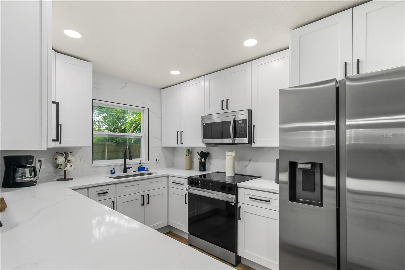 3050 MEADOW LAKE AVE — photo 3