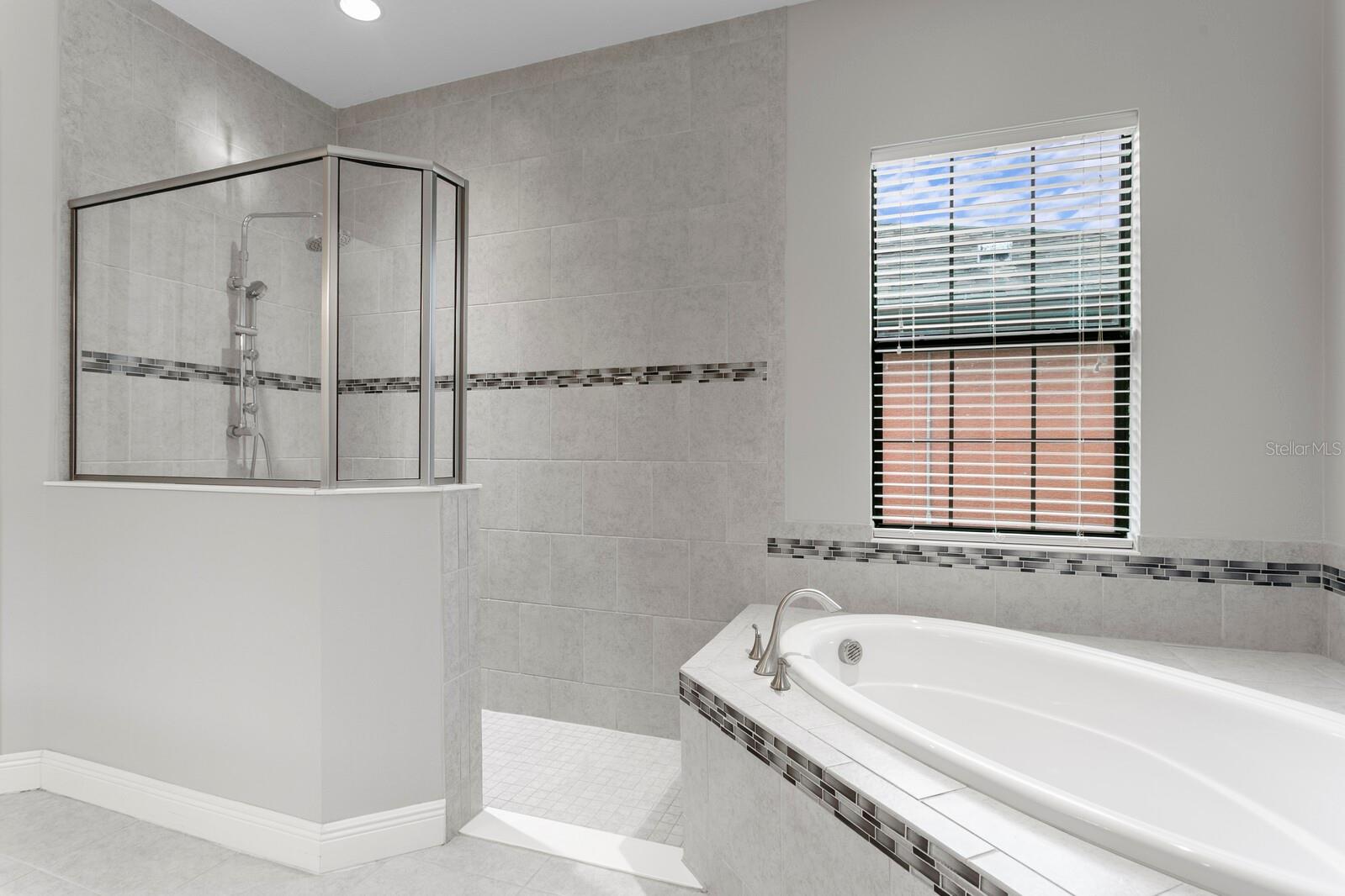 821 FLORESTA ST — photo 37