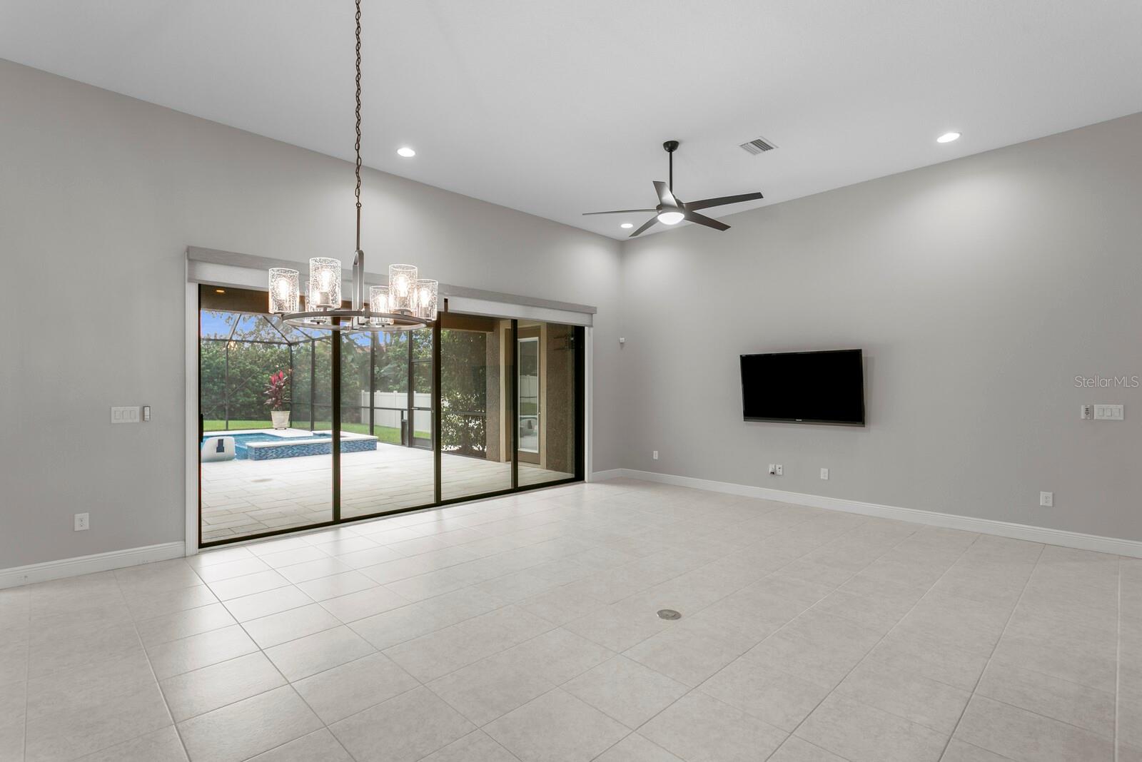 821 FLORESTA ST — photo 17