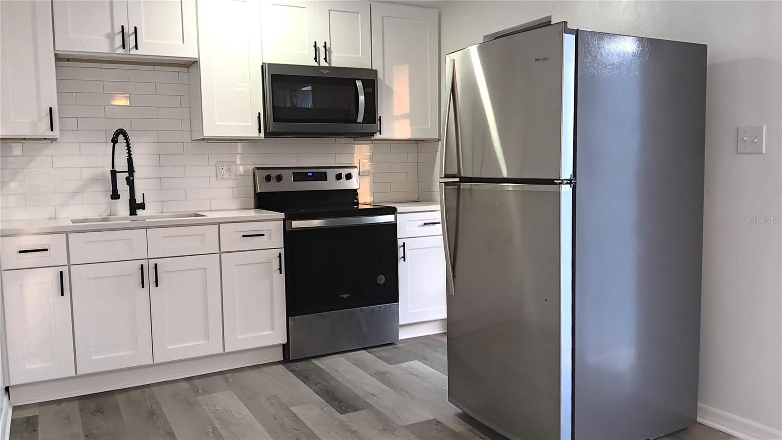 885 BELTREES ST #4 — photo 3