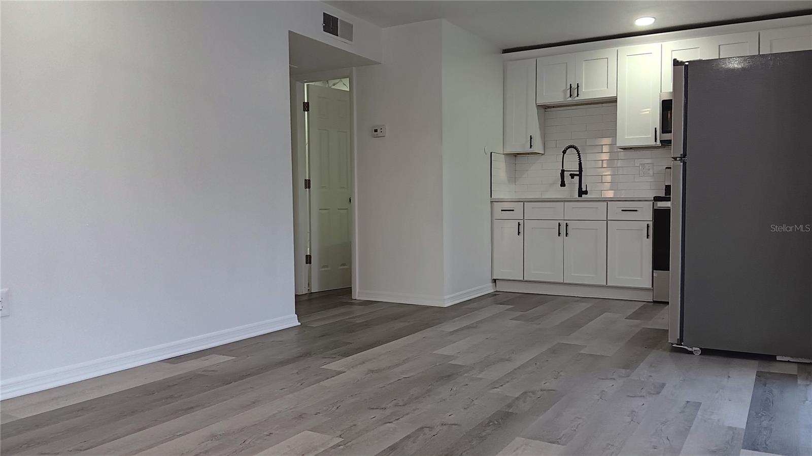 885 BELTREES ST #4 — photo 4
