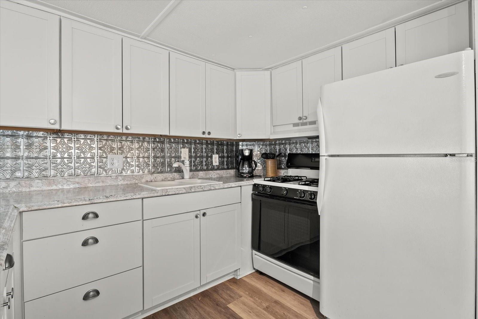 225 BLACKBURN BLVD — photo 8