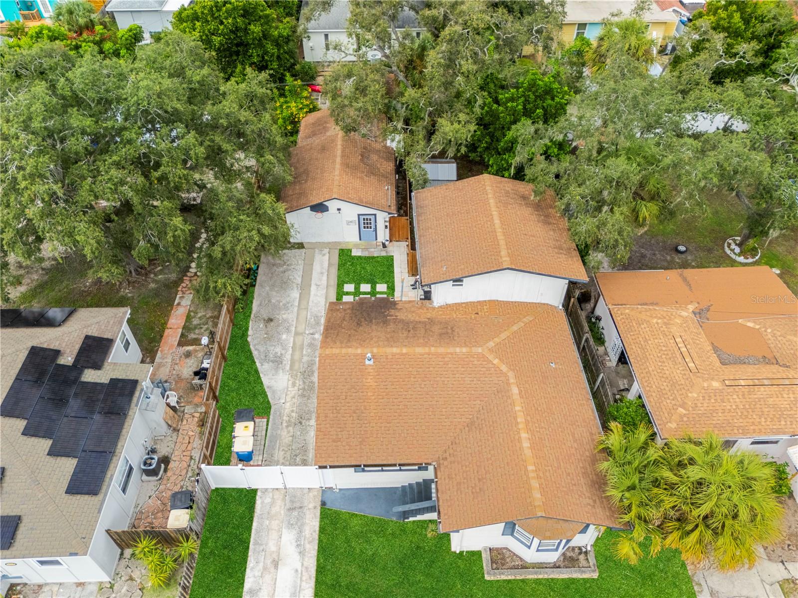 1468 DRUID RD E — photo 60