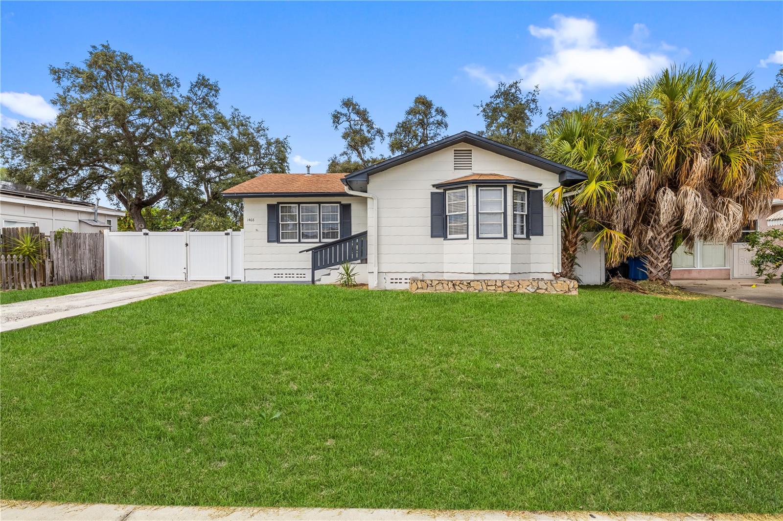 1468 DRUID RD E — photo 49