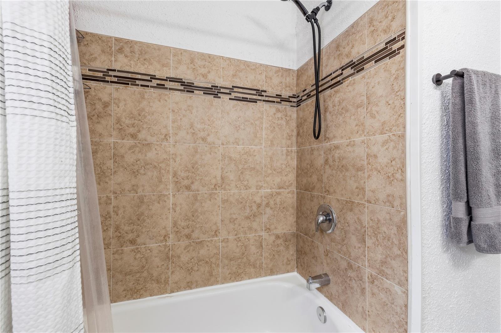 1468 DRUID RD E — photo 18