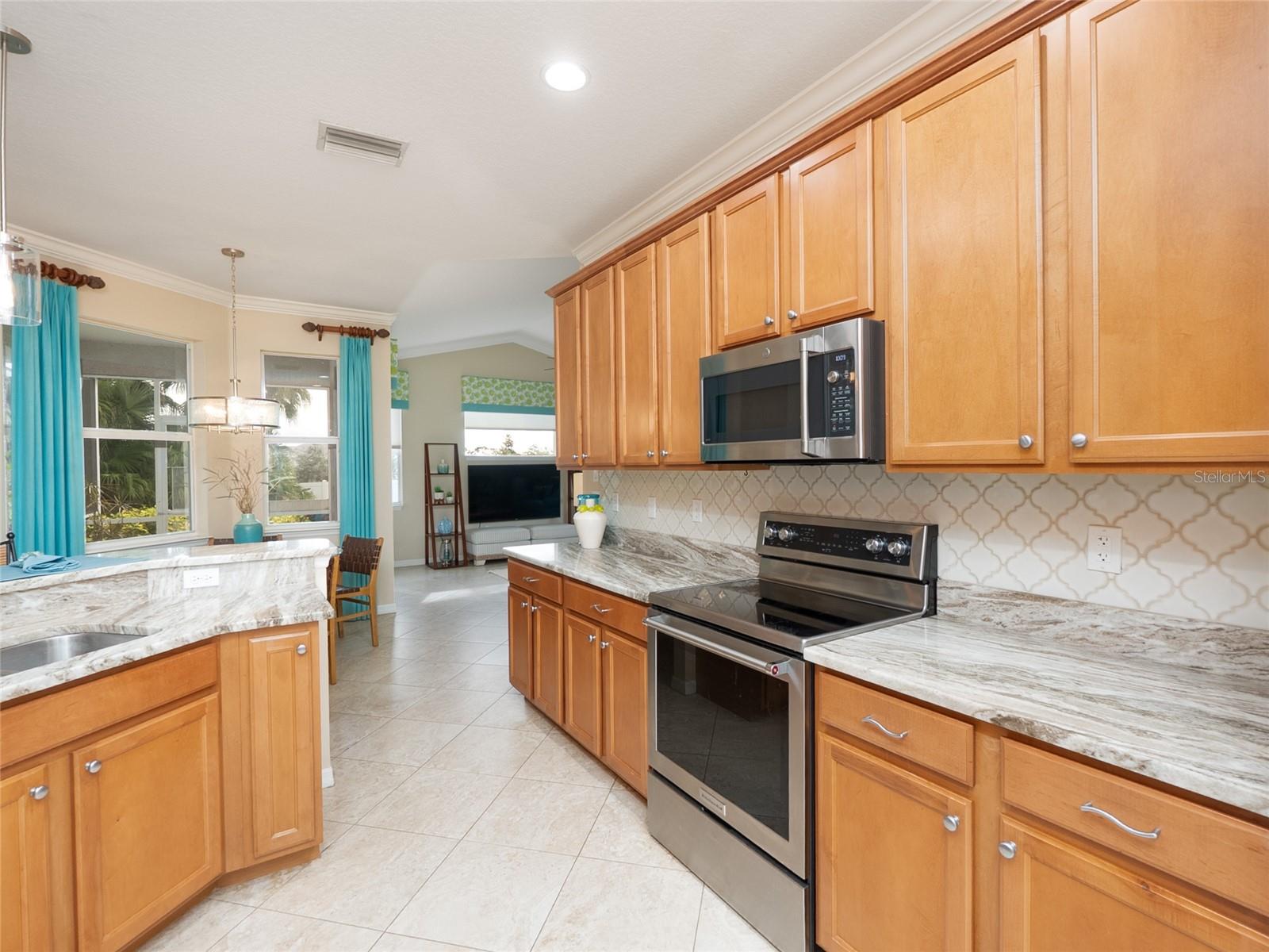 872 CLEAR LAKE DR — photo 19