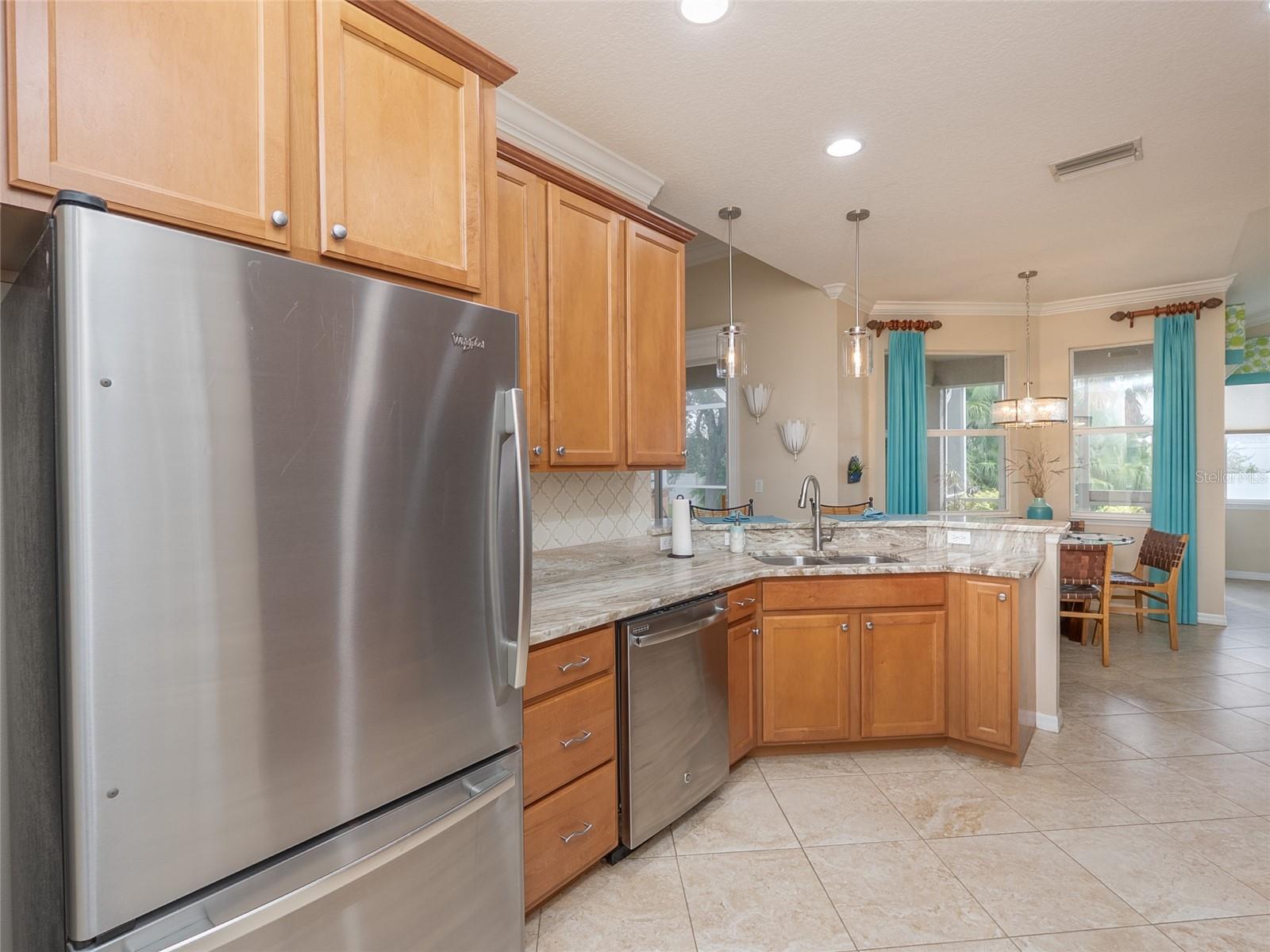 872 CLEAR LAKE DR — photo 18