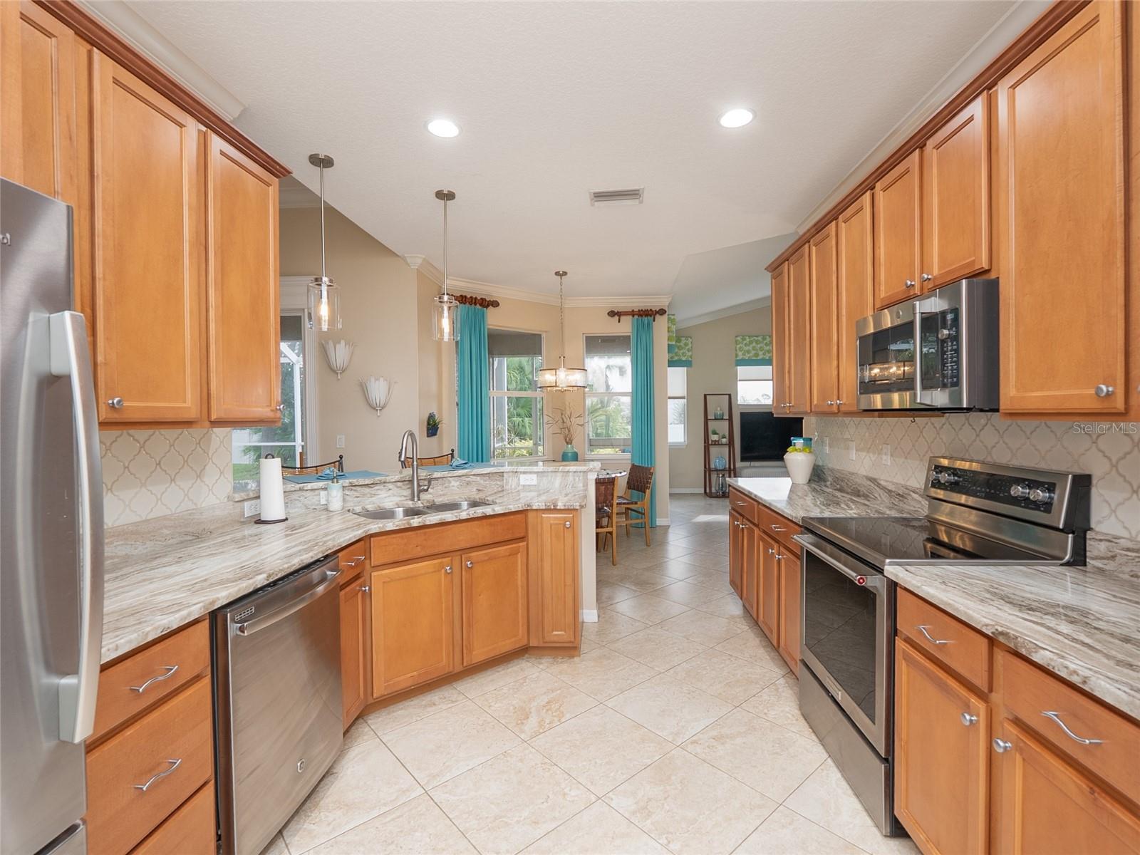 872 CLEAR LAKE DR — photo 17