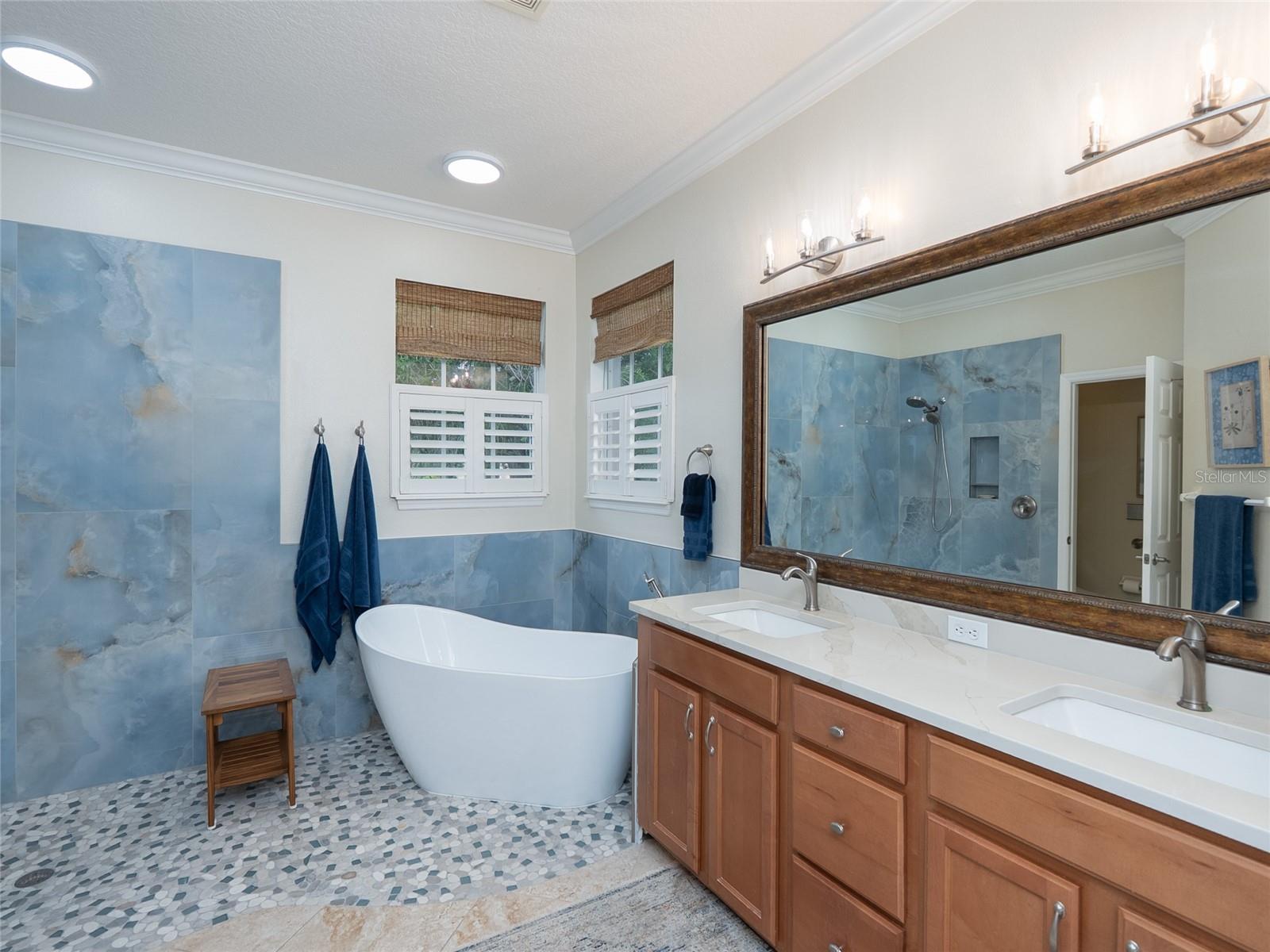 872 CLEAR LAKE DR — photo 35