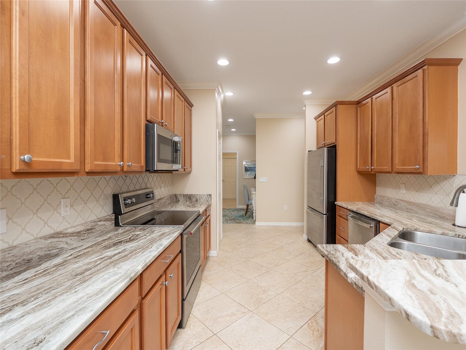 872 CLEAR LAKE DR — photo 13