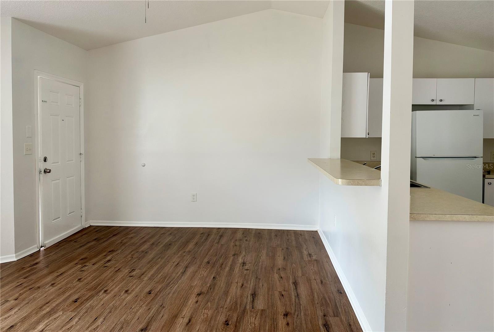 1900 N LIME AVE — photo 3