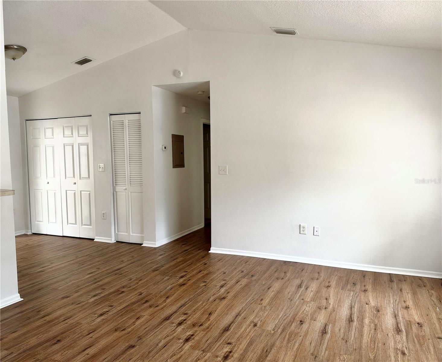 1900 N LIME AVE — photo 4
