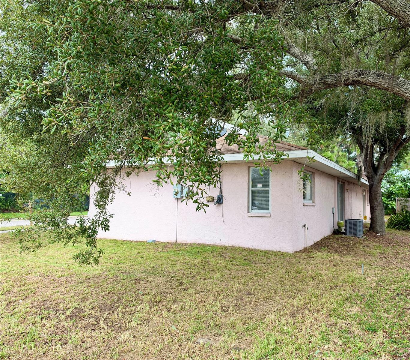 1900 N LIME AVE — photo 15