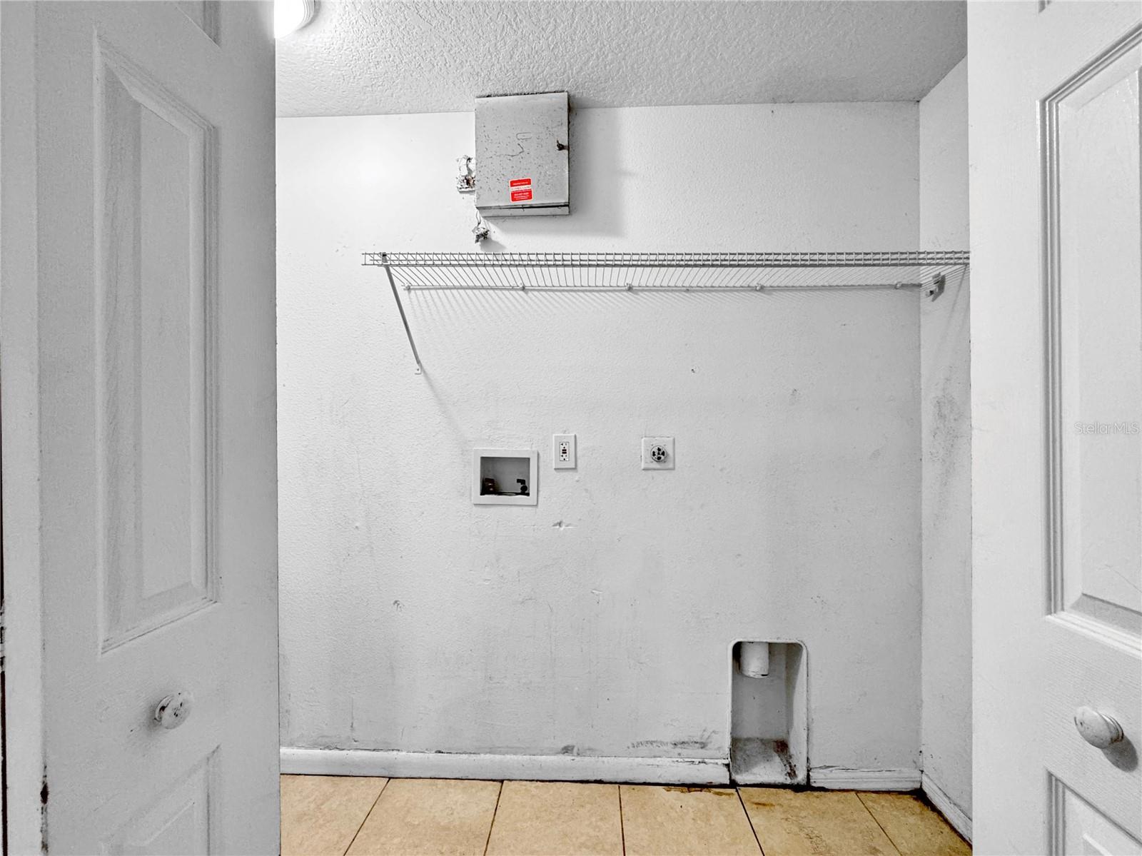 2213 E EMMA ST — photo 13