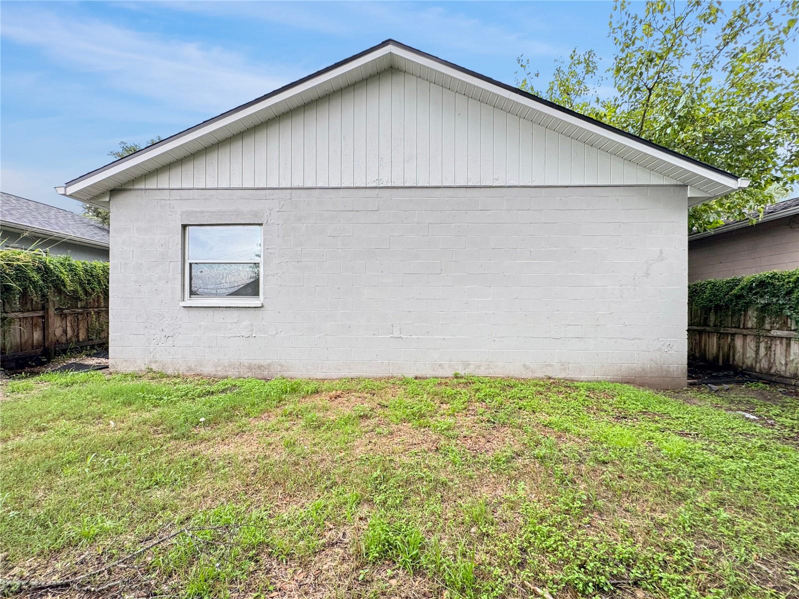 2213 E EMMA ST — photo 16