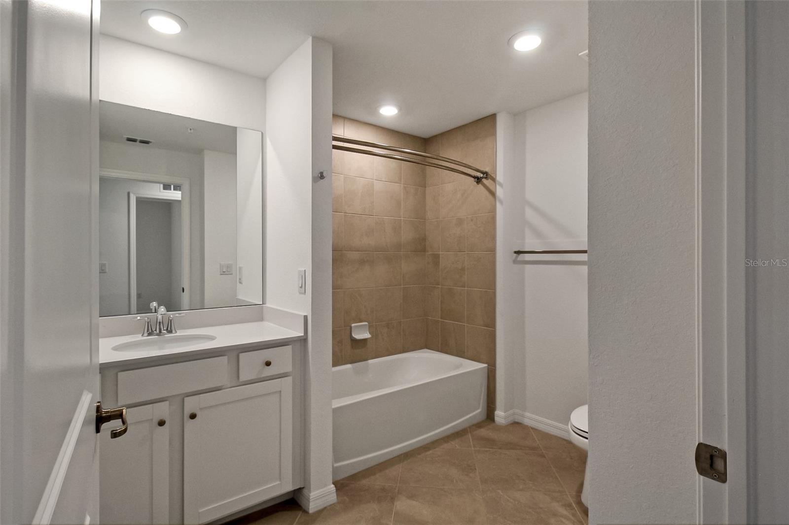 5703 N HONORE AVE #511 — photo 26