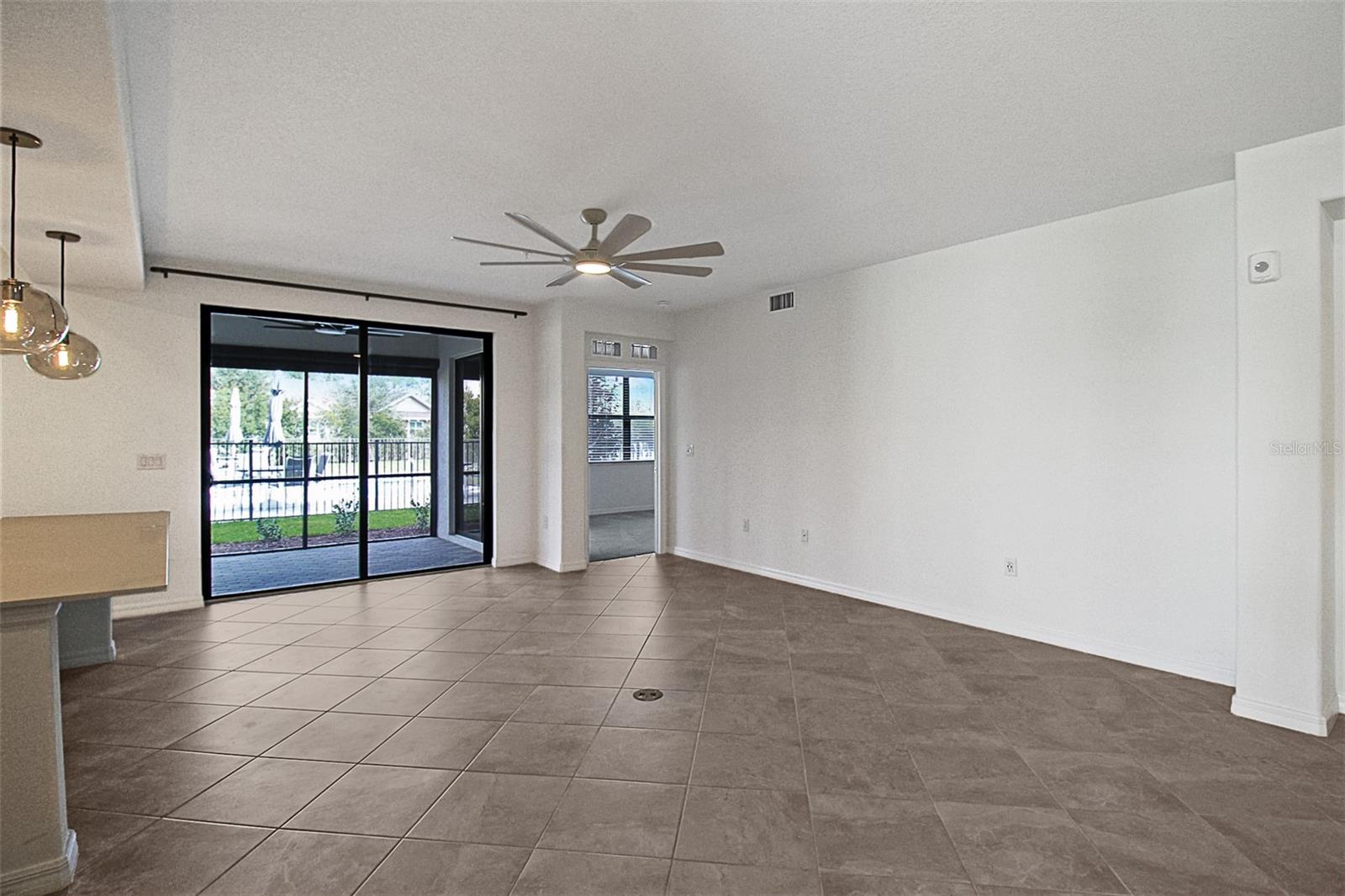 5703 N HONORE AVE #511 — photo 6