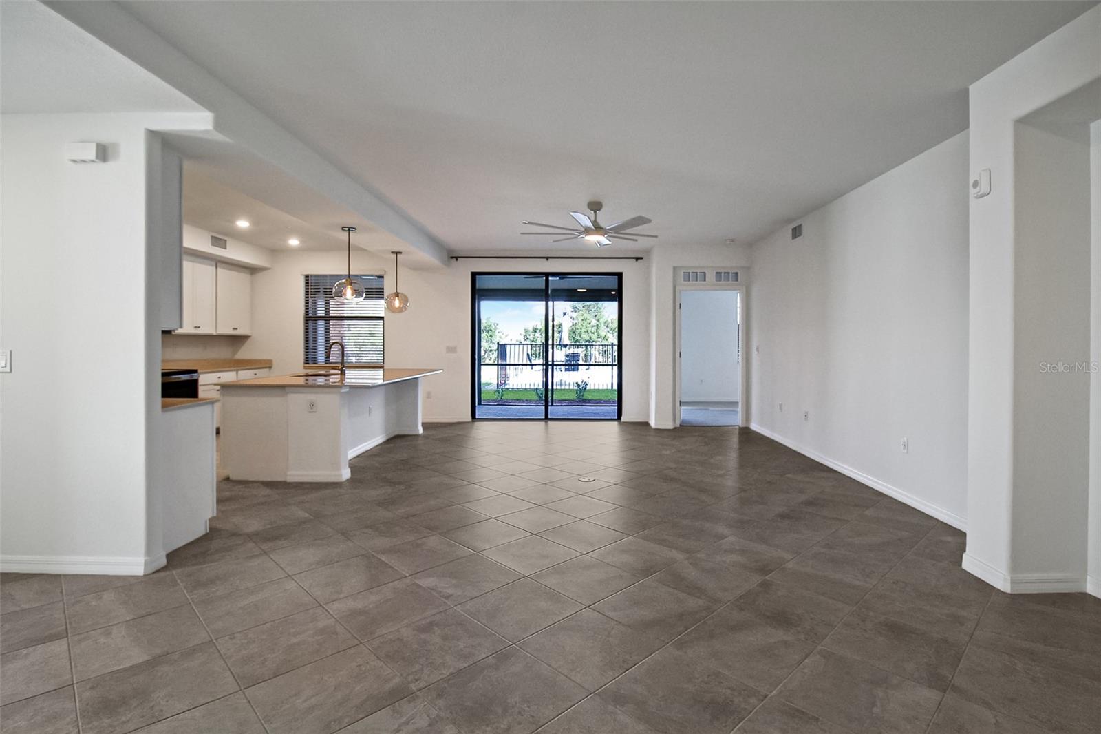 5703 N HONORE AVE #511 — photo 5