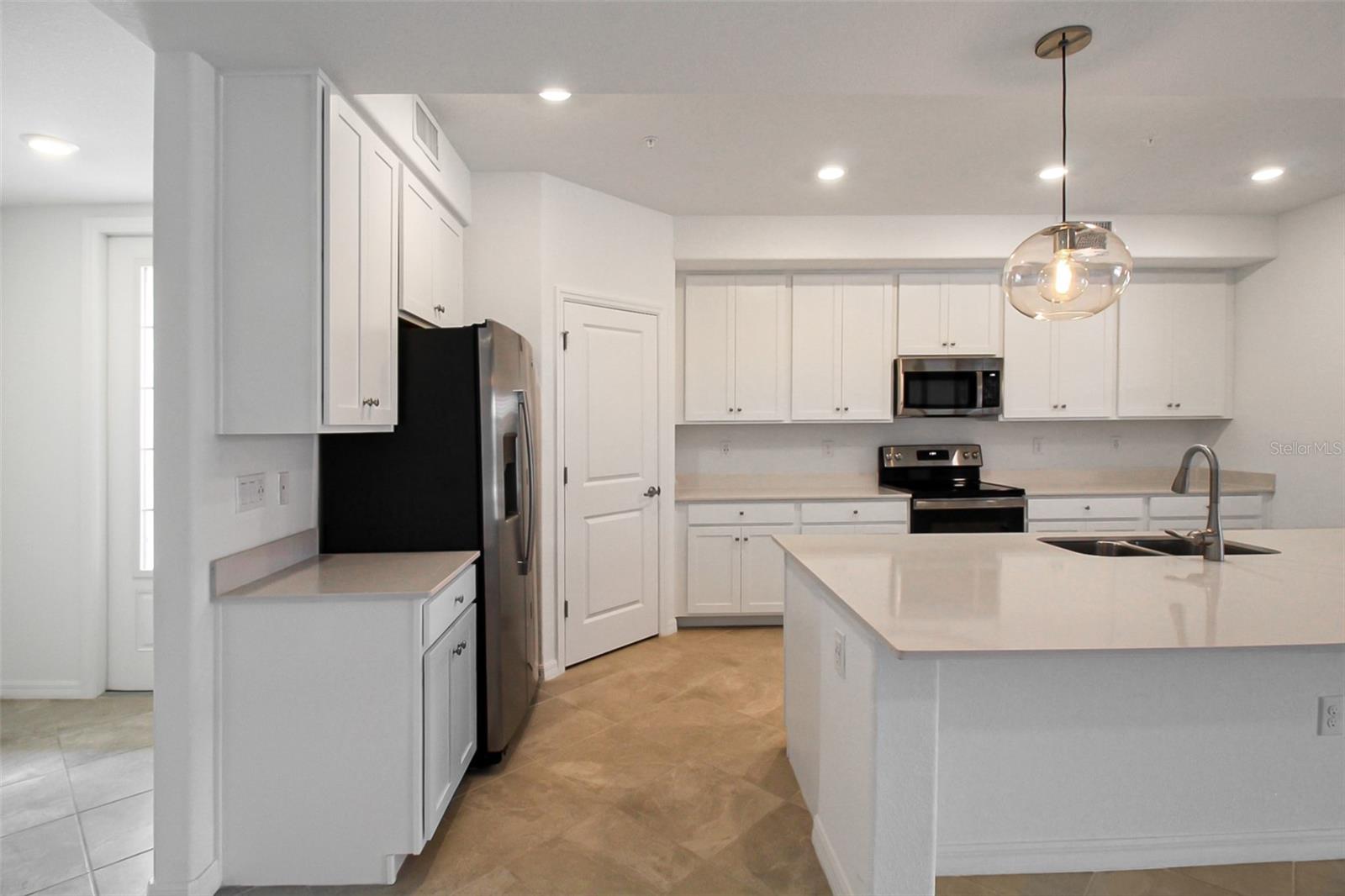 5703 N HONORE AVE #511 — photo 9