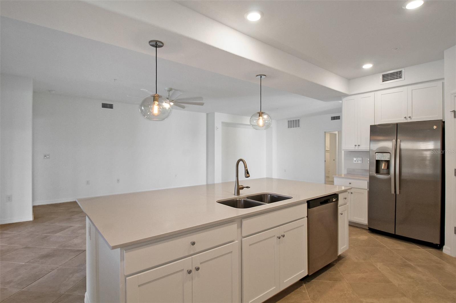 5703 N HONORE AVE #511 — photo 11