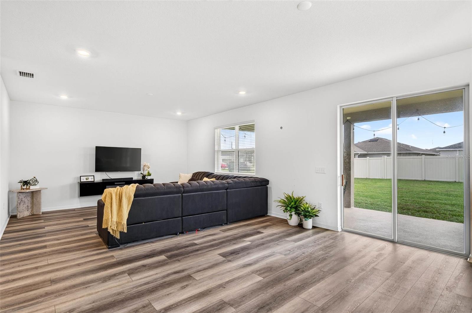 6384 BURNING OPAL BND — photo 15