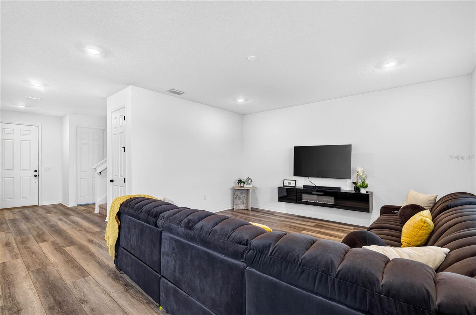 6384 BURNING OPAL BND — photo 14
