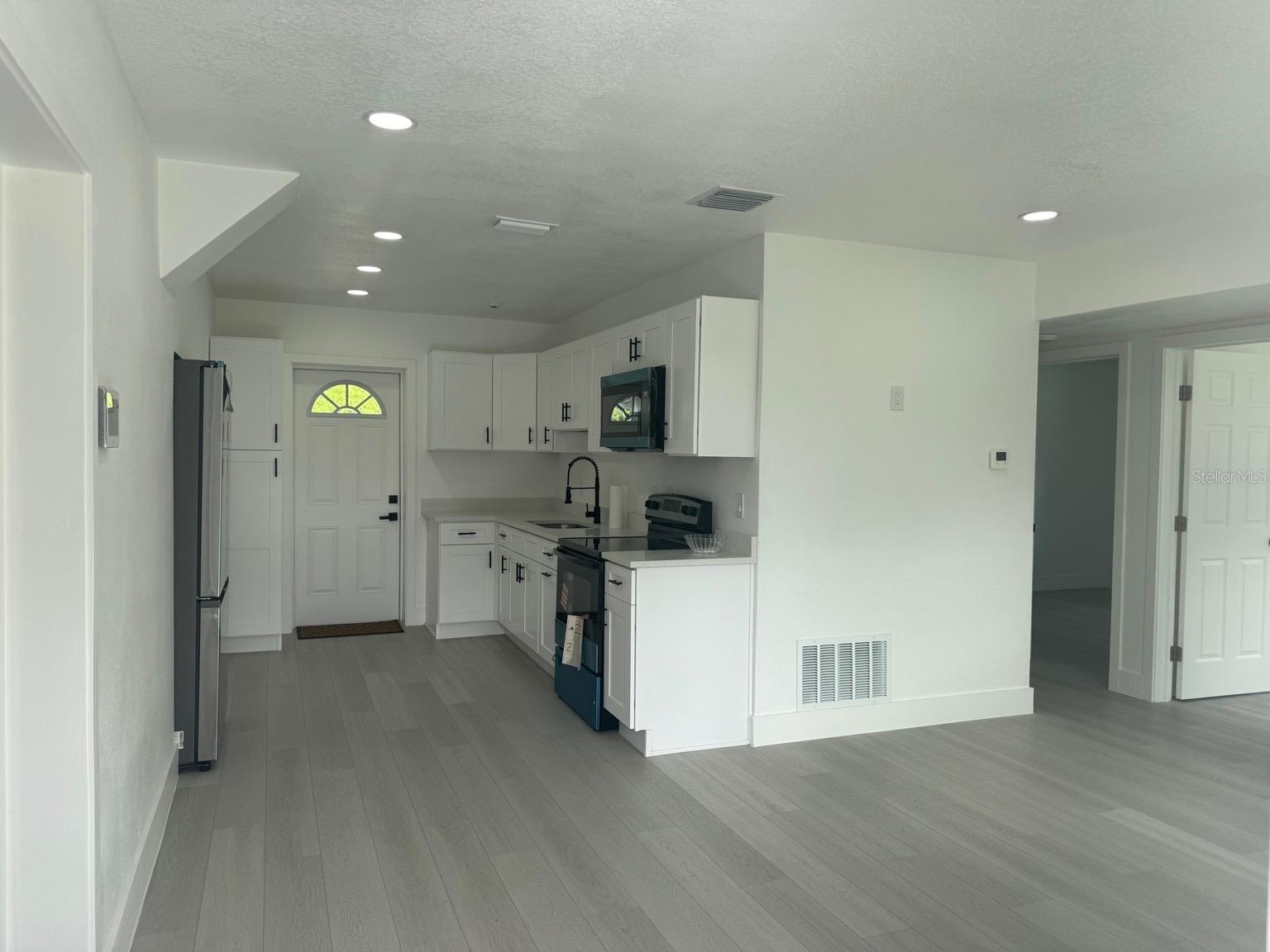 2148 CATALINA DR N — photo 2